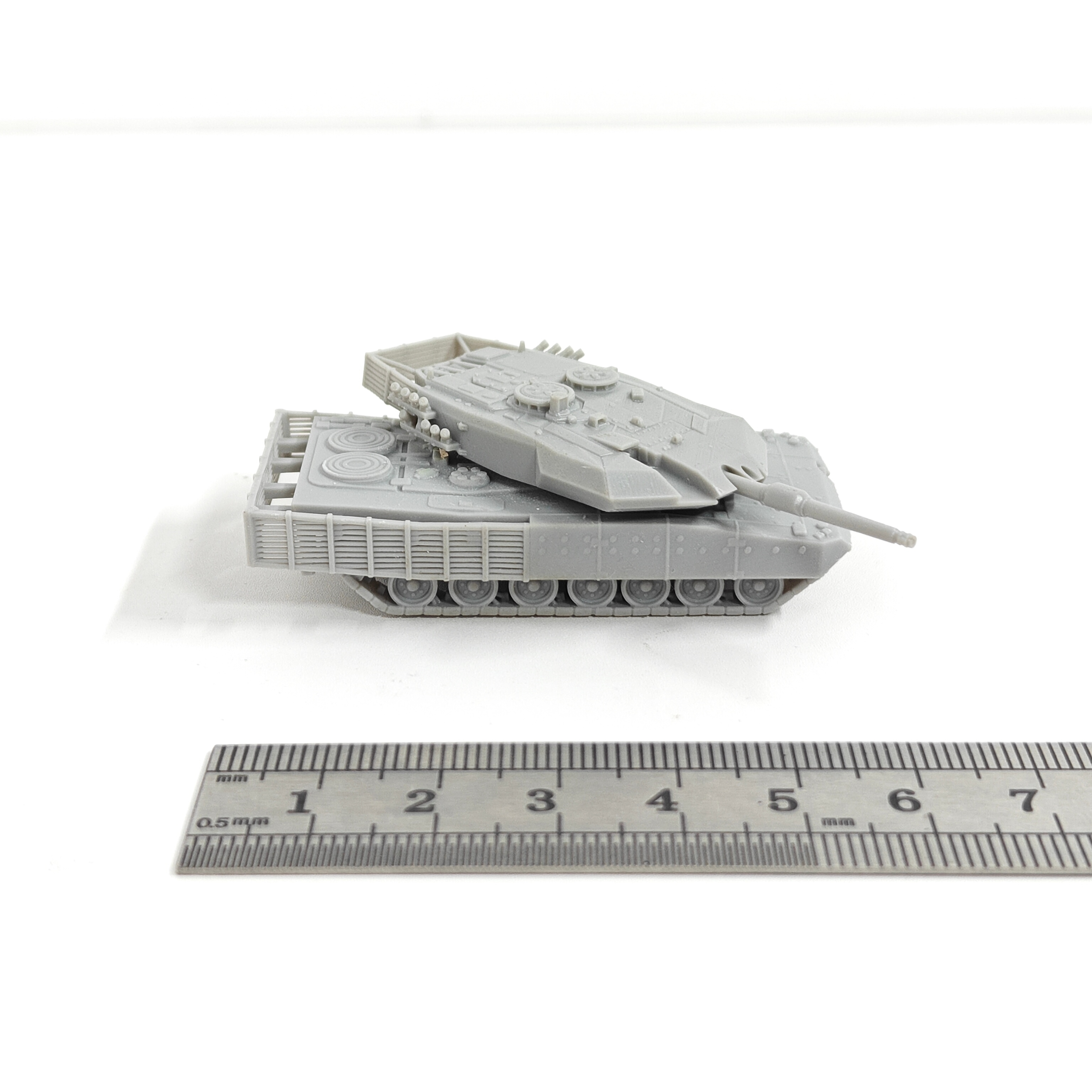 Resin Art For Kids - 1/144 Scale Leopard Evolution tank MODEL